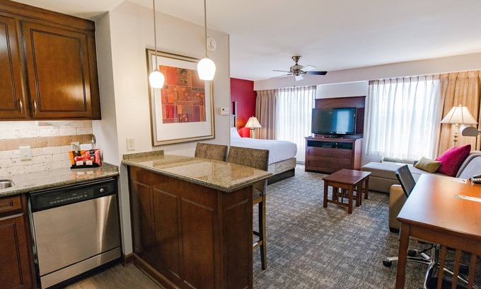 Wilmington Apartment | Pool. Free Breakfast. Gym. King Studio Near Convention Center.