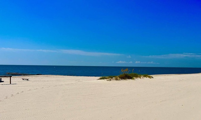 Long Beach House | Pool fun /Booking Fast for Spring Break /Walk to the Beach
