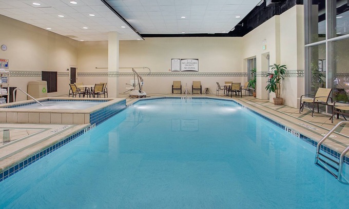 Downtown Chattanooga Condo | Pool & Hot Tub. Near Chattanooga Convention Center