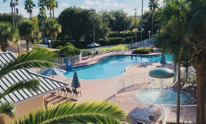 West Kissimmee Hotel | POOL OPEN! LOVELY KING UNIT FOR 4 GUESTS! BREAKFAST, SHUTTLE