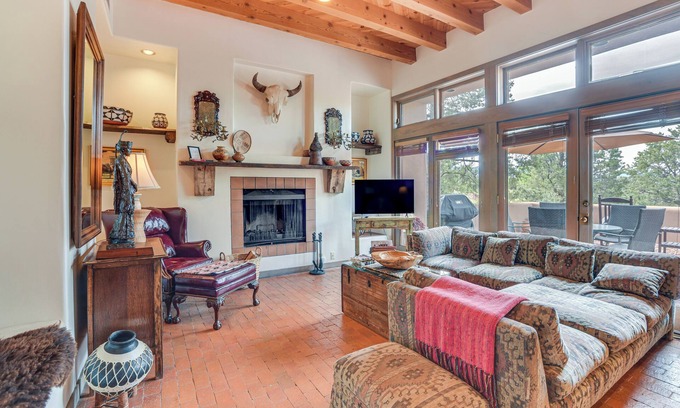 Nambe Pueblo House | Pool & Trail Access: Mtn-View Home in Santa Fe