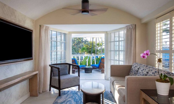 Isla Verde Hotel | Pool View Suite w/Living Space and Balcony | Pets Are Allowed | Beach Access