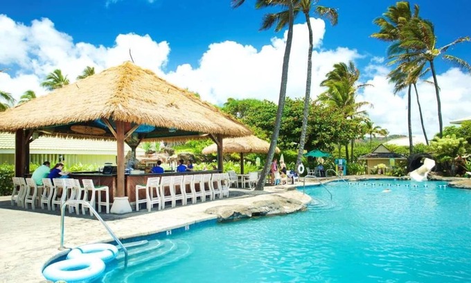 Hanamaulu Hotel | Pool View Unit Close to Waimea Canyon State Park