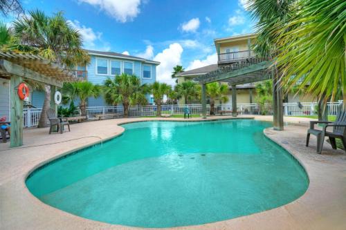 Old Town House | Pool Walkable to Old Town Eateries Nightlife Shops Palm Palace by AvantStay
