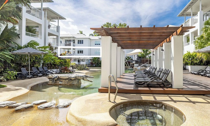Port Douglas Apartment | Poolview Dual-key studio & BR 66 @Portsea