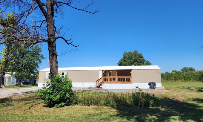 Wagoner House | Pop's Place - Beautiful lake view 3bd/2ba on 6 acres.