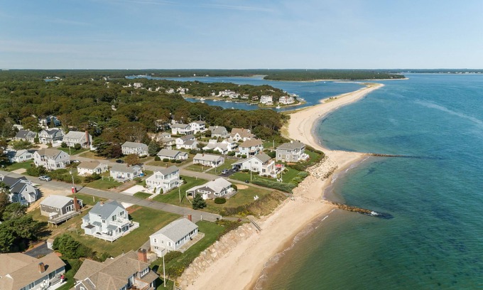 Popponesset House | Popponesset Beach House-3 bedroom, sleeps 6, A/C, 2 baths, one back from beach.