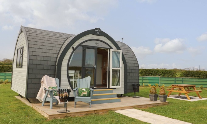 Hornsea Cottage | POPPY, pet friendly, with a garden in Hornsea