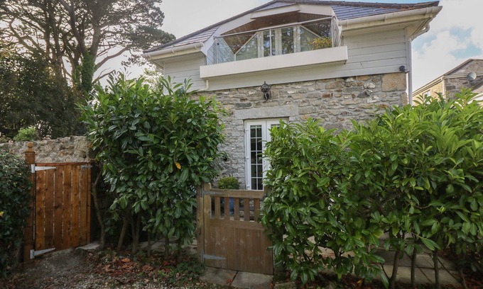 Redruth Cottage | POPPYFIELDS STABLE, family friendly, with open fire in St Day