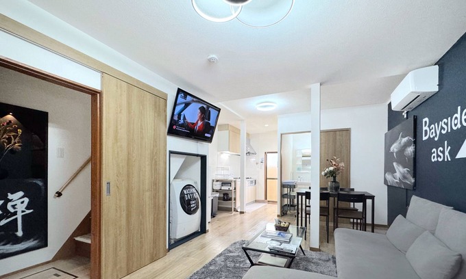Minato House | Popular Osaka Bay Area】 10 minutes to USJ by boat! 8 minutes to Expo site by train! Kaiyukan and Legoland are a 6-minute walk away! Limousine bus stop to Kansai Airport nearby!