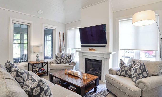 Minett House | Port Carling Cottage (#23)