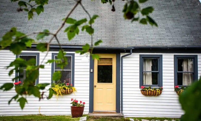 Port Clyde Cottage | Port Clyde! Walk to lighthouse, village, and beach