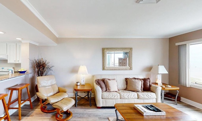 Isle of Palms Villa | Port O'Call B-302