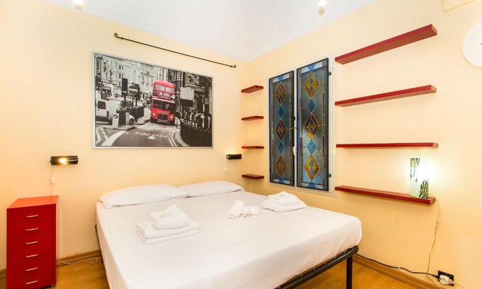 Historic Centre Apartment | Porta Nuova Central Flat with Balcony