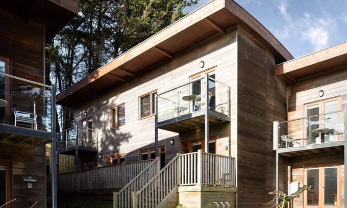 Porthtowan Cabin | Porthtowan Lodge eco-home, short walk to beach and coastal path.