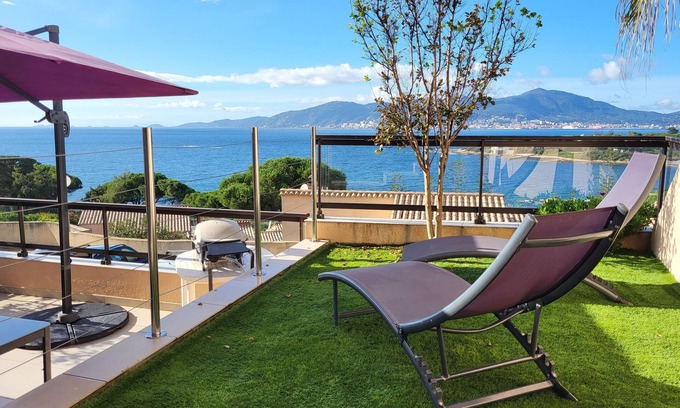 Porticcio Apartment | Porticcio: T2 45m2, terrace, walking distance to the beach, king-size bed 180 cm, wifi (fiber)