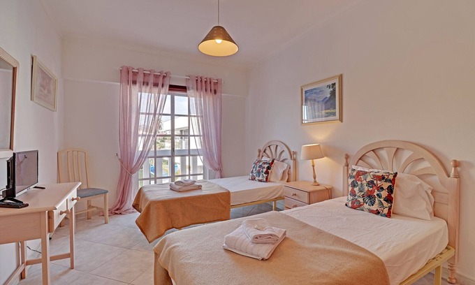 Portimao City Centre Apartment | PORTIMÃO SOLAR DO VAU WITH POOL by HOMING