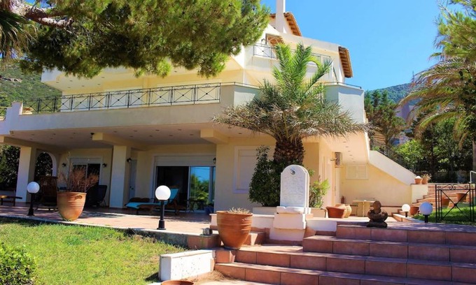 Ormos Agiou Ioannou Apartment | PortoRafti seaview garden Villa