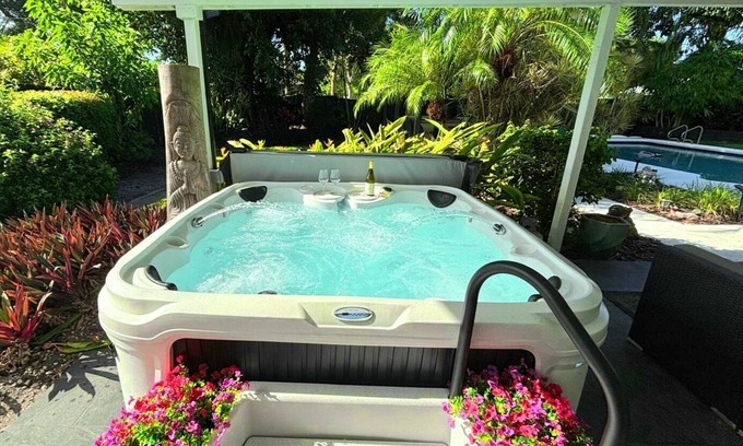 Palm Beach Gardens House | POSHPADZ Hot Tub, HUGE Private Tropical Pool, Sleeps 6, BBQ Minutes to Beach