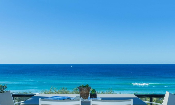 Sunrise Beach Apartment | Postcard on Sunrise - Beach Holidays Noosa