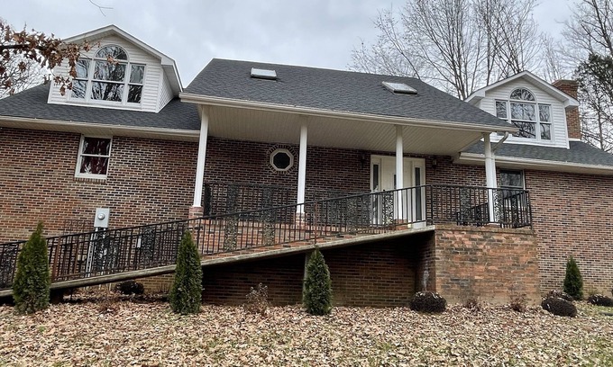Bowling Green House | Poteet Rental Properties 30 Days or more Air B&B