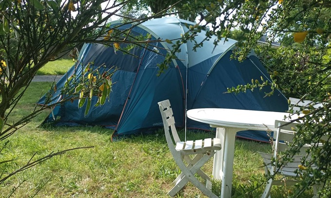 Plestin-les-Greves Cabin | Près des Plages, vue mer en Pleine Nature, Tente 3 Chambres Prête a L'emploi