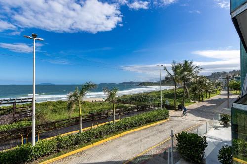 Quatro Ilhas Apartment | Praia de Fora 101 – Lindo Apartamento com Vista Panorâmica para o Mar na Praia de Quatro Ilhas.