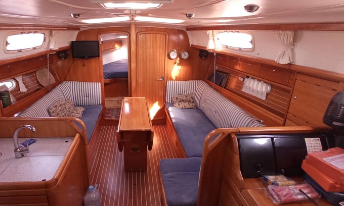 Masnou Boat Rental | Precioso barco en puerto del Masnou, en el Maresme