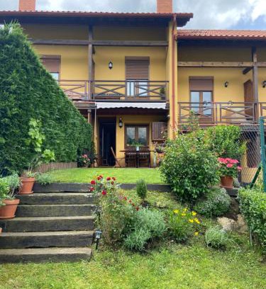 Ojedo Ski Chalet | PRECIOSO CHALET JUNTO A POTES CON PISCINA-4 Hab,3 Baños