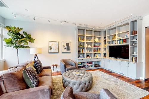 Jackson Apartment | Precious Pearl