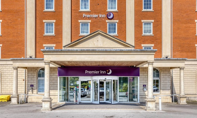 Trafford Hotel | Premier Inn Manchester Trafford Centre Wst