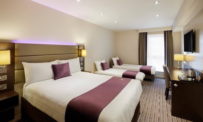 Wilmslow Hotel | Premier Inn Manchester - Wilmslow