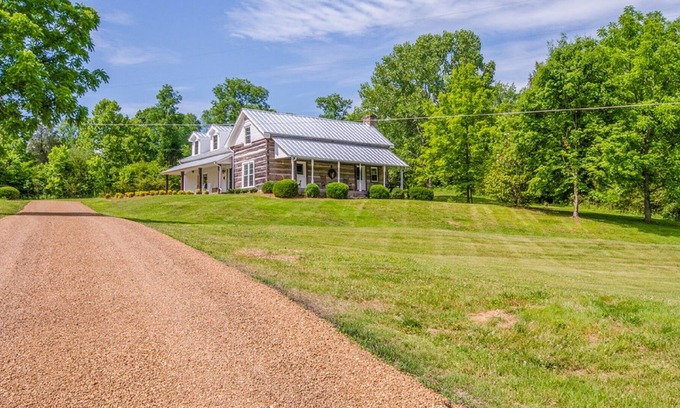 Franklin Cabin | Premier Leipers Fork Log Cabin Property