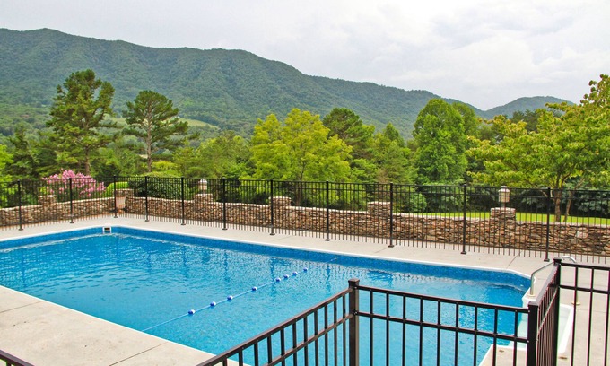 Townsend Cabin | PREMIER Lodge with Private Pool and Amazing Views!