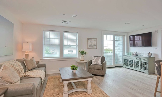 Plymouth Cultural District Apartment | Premier Ocean View Corner Condo (875S.F.)