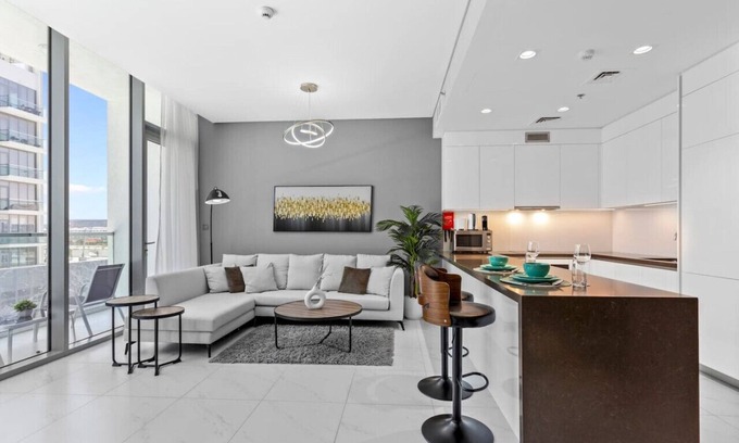 Dubai Apartment | Premium 1-BR with Exquisite Layout in District One