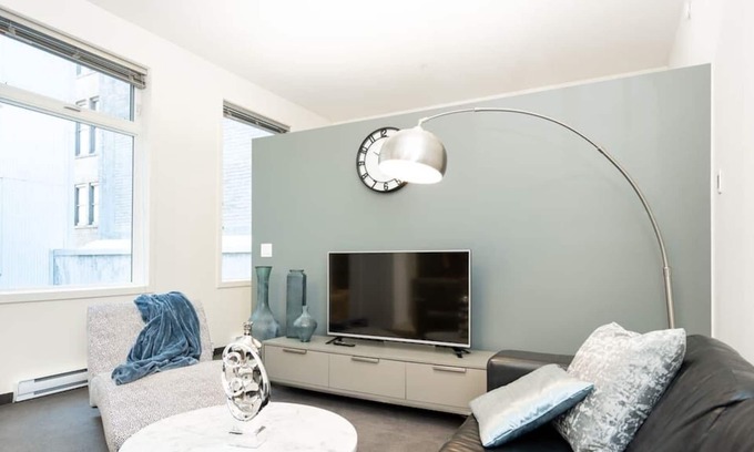 Downtown Winnipeg Condo | Premium 2BD Loft DT Heated Parking Rooftop Patio BBQ Gym Coffee