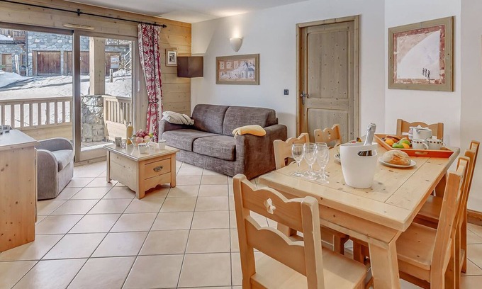 Les Almes Apartment | Premium 3-Room Apartment for 6 in Tignes - Balcony, Ski-in/Ski-out, Parking