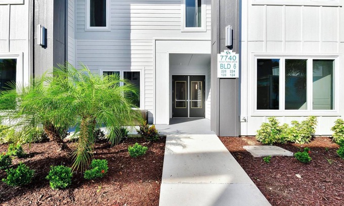 Reunion Hotel | Premium Condo near Disney with Resort & Waterpark Access - B6-124