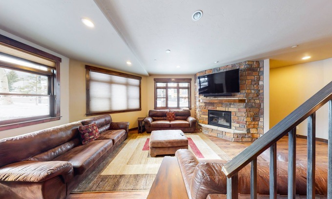 Frisco Condo | Premium Condo with 2 Dens, 2 Kitchens, Private Washer/Dryer, & Free WiFi
