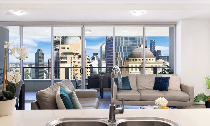 Brisbane Central Business District Apartment | Premium Family sized Apartment with Breathtaking Views