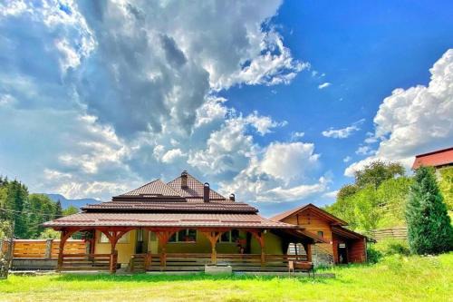 Borsa Ski Chalet | Premium mountain view chalet
