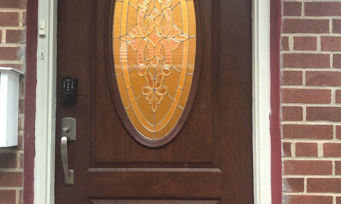 Williamsbridge House | Presenting to you a cozy 2 bedroom apartment on a second floor of a house.