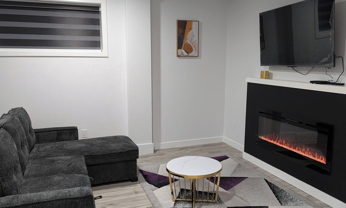 Southwest Edmonton House | President's Choice: Basement Guest Suite