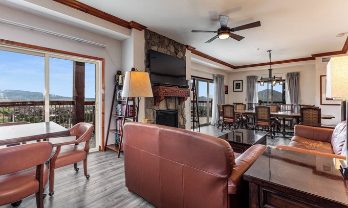 Park City Condo | PRESIDENTIAL SUITE; 4 King BR/Bth; Ski I/O; 1530nt Week/1700nt daily, Hot Tub