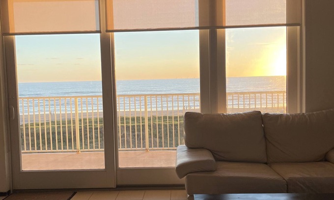 South Padre Island Resort | Presidential Ocean Front 3 rooms