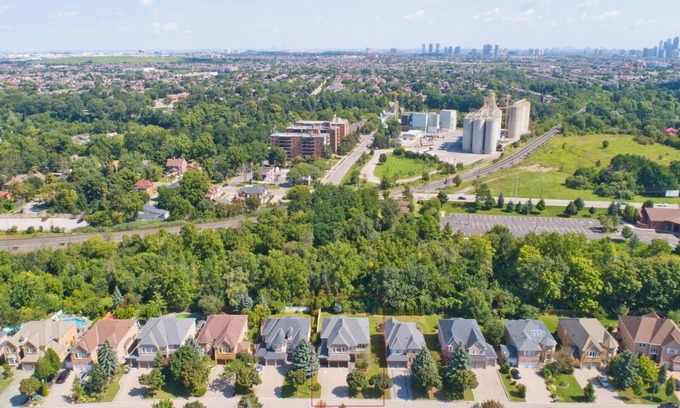 Streetsville House | Prestigious Multi-Level Executive Home
