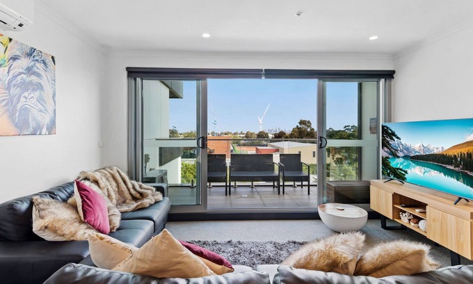 Preston Apartment | Preston 2 Bedroom Charm Near Markets and Shops