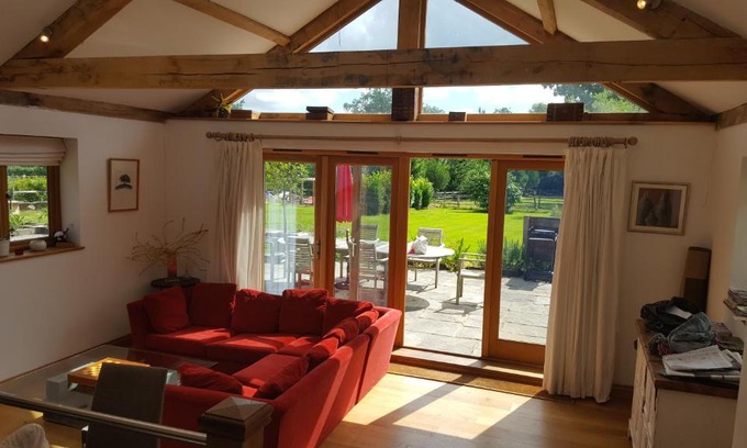 Haslemere House | PRESTWICK OAK - 5 Bed Ensuite - Sleeps 14 - House with 3 Studios