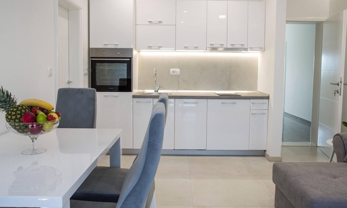 Imotski Apartment | Pretty Apartment in Imotski close to River
